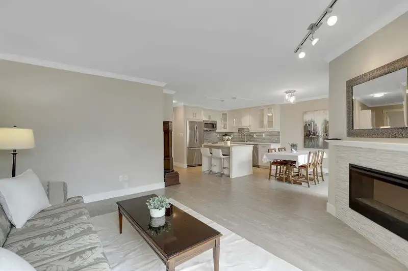 2 12952 17 AVENUE - photo 4 of 33