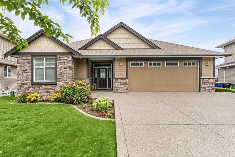 51017 SOPHIE CRESCENT - photo 2 of 39