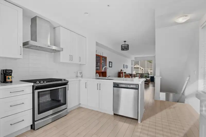 17 8570 204 STREET - photo 3 of 32