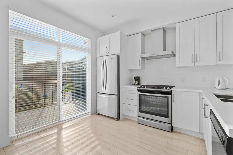 17 8570 204 STREET - photo 4 of 32