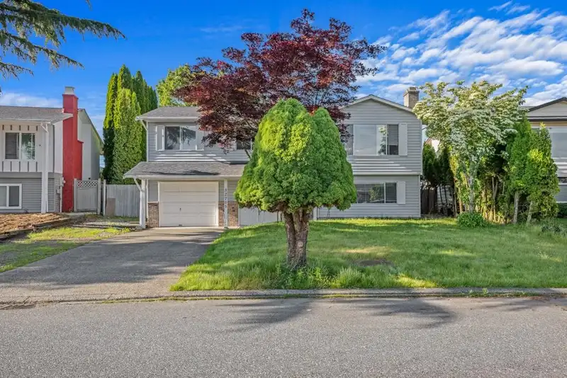 32705 OKANAGAN DRIVE - photo 2 of 39