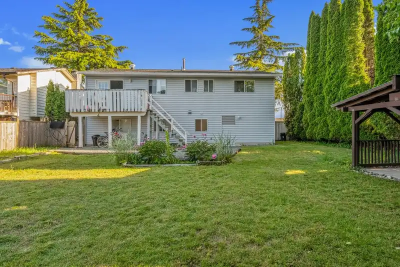 32705 OKANAGAN DRIVE - photo 4 of 39