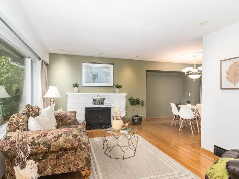 11423 94 AVENUE - photo 1 of 38