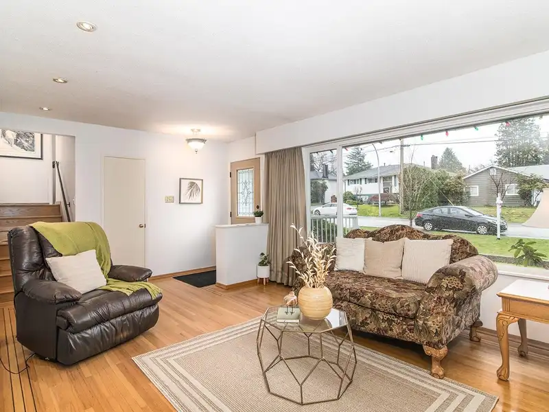 11423 94 AVENUE - photo 2 of 38