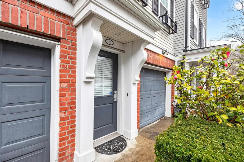 15 18983 72A AVENUE - photo 3 of 25