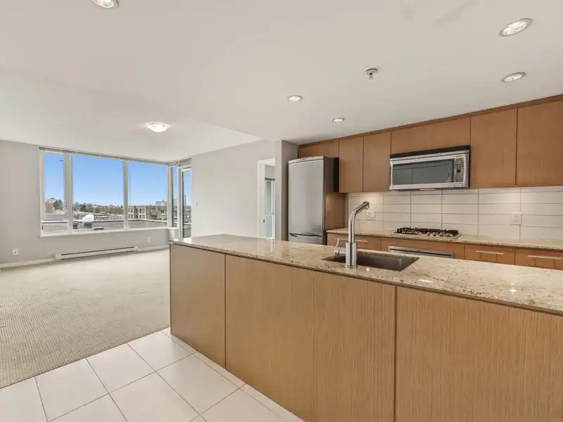 511 522 W 8TH AVENUE - photo 2 of 26