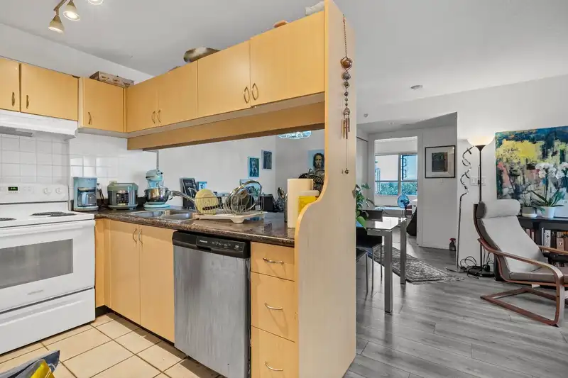910 6611 COONEY ROAD - photo 3 of 15