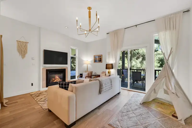 21 40137 GOVERNMENT ROAD - photo 1 of 40