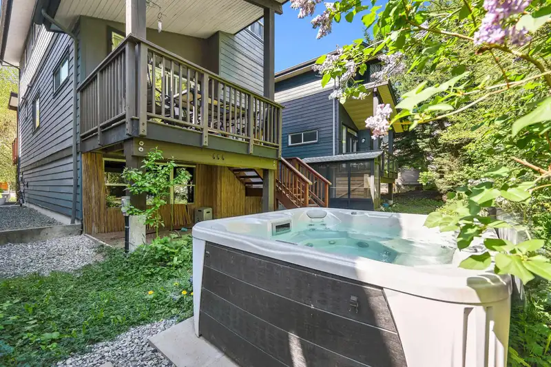 21 40137 GOVERNMENT ROAD - photo 3 of 40