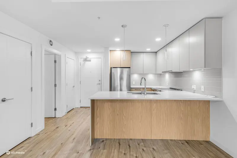 416 3182 GLADWIN ROAD - photo 3 of 25