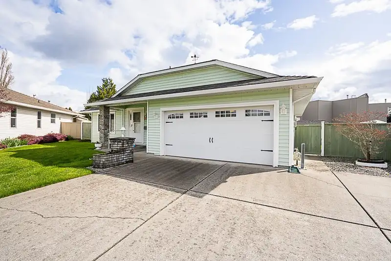 19245 59A AVENUE - photo 3 of 38