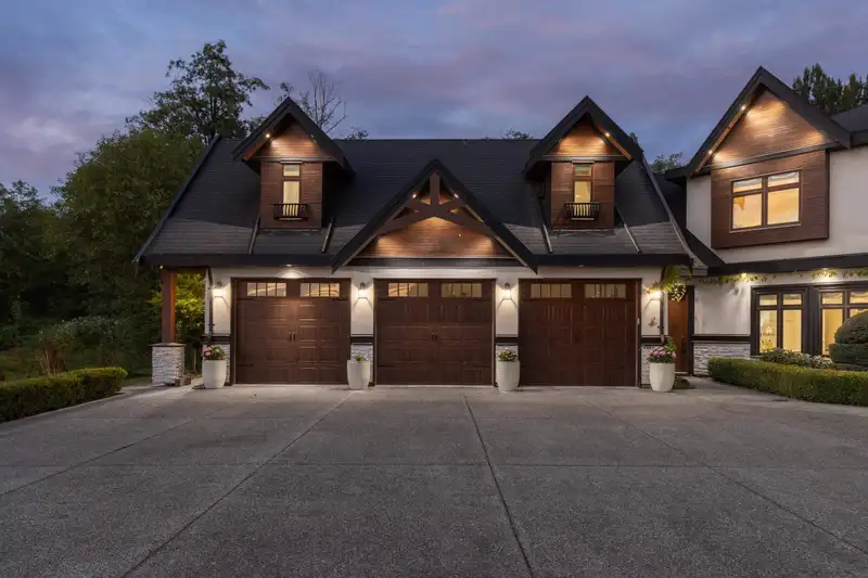8486 HARVIE ROAD - photo 4 of 39