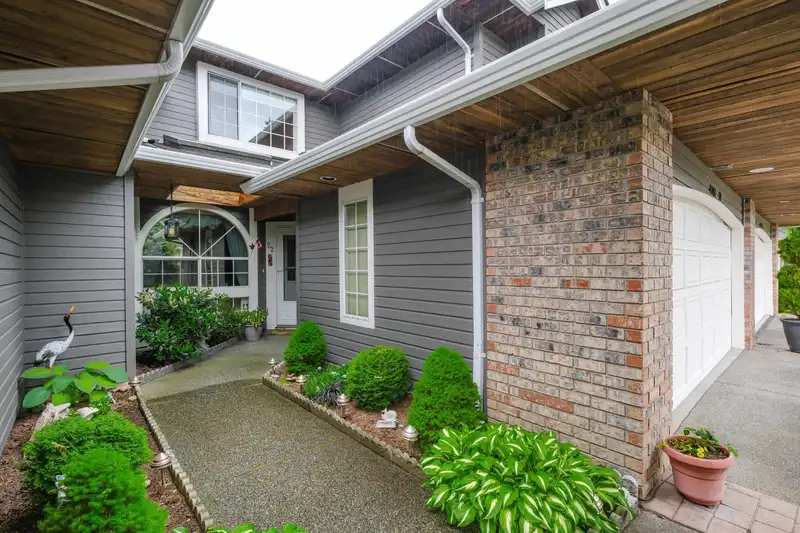 22 6061 BOUNDARY WEST DRIVE - photo 4 of 38