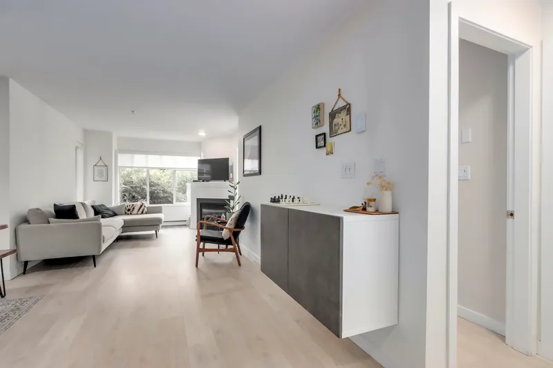 104 630 ROCHE POINT DRIVE - photo 4 of 25