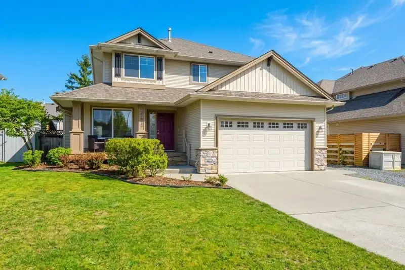 27932 BUFFER CRESCENT - photo 1 of 39