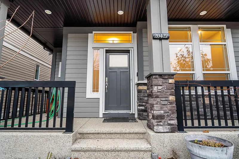 20427 83B AVENUE - photo 3 of 25