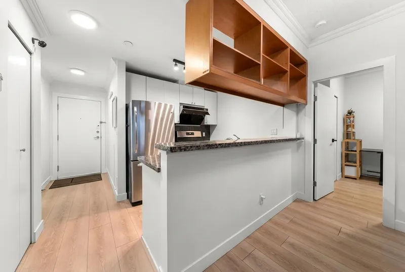 1805 928 RICHARDS STREET - photo 4 of 19