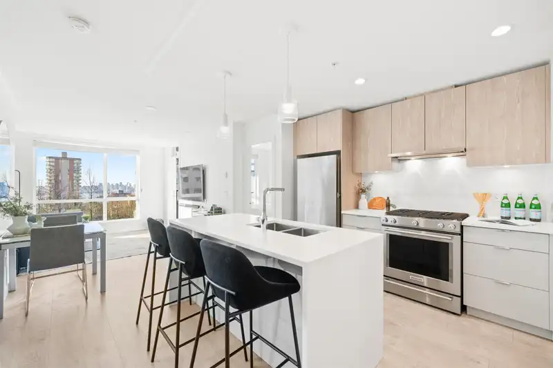 304 108 E 8TH STREET - photo 1 of 40