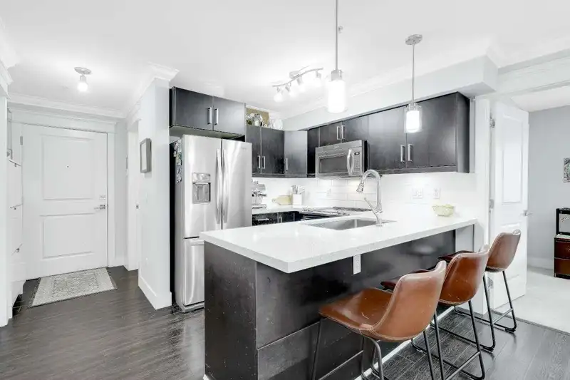 105 2268 SHAUGHNESSY STREET - photo 1 of 35