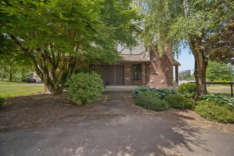 22522 28 AVENUE - photo 3 of 40