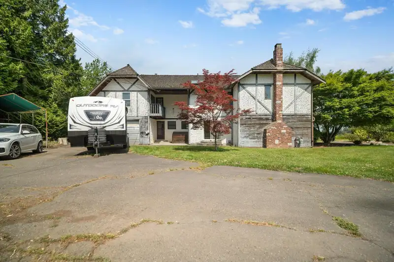 22522 28 AVENUE - photo 4 of 40