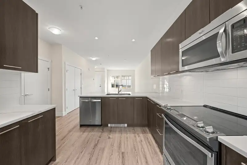 210 7180 BARNET ROAD - photo 4 of 22