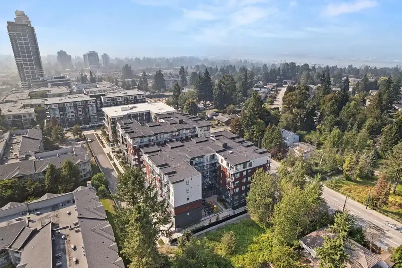 107 13858 108 AVENUE - photo 4 of 33