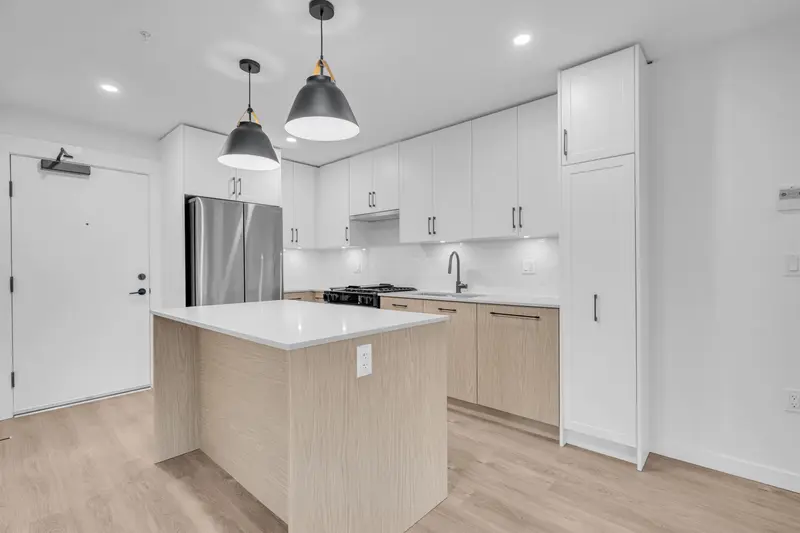 412 27249 ALDERGROVE TOWN CENTRE DRIVE - photo 3 of 14