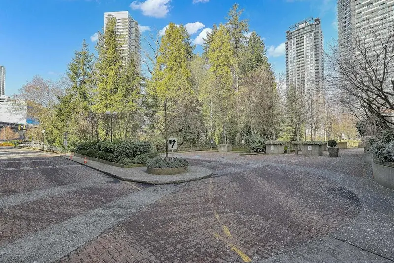 905 9830 WHALLEY BOULEVARD - photo 3 of 25