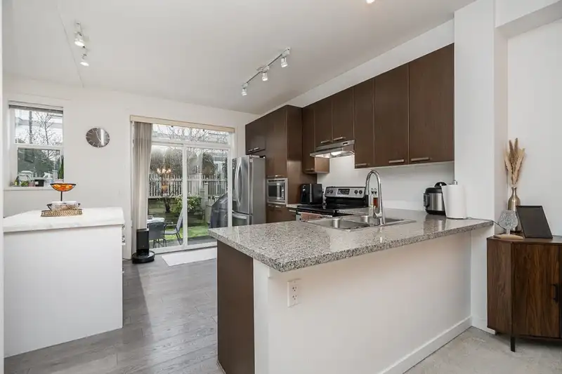 9 14838 61 AVENUE - photo 2 of 39