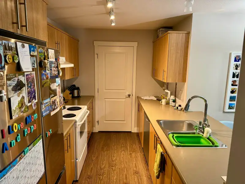 206 19388 65 AVENUE - photo 2 of 12