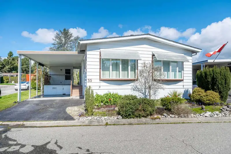 35 2120 KING GEORGE BOULEVARD - photo 2 of 38