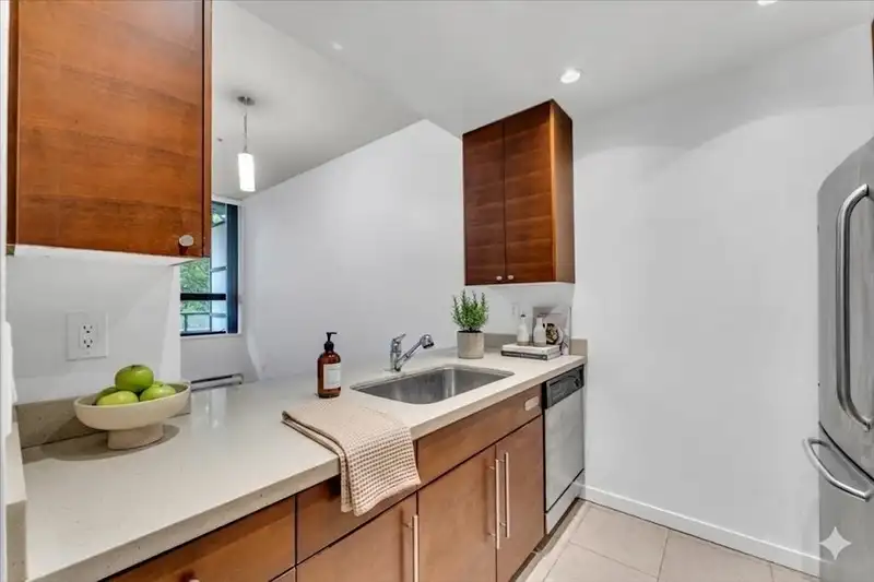 313 1010 HOWE STREET - photo 1 of 20