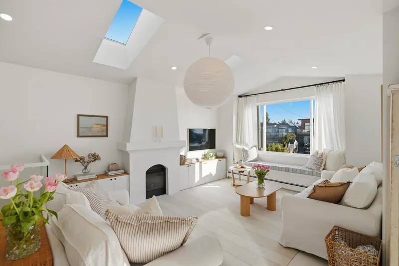 863 LEE STREET - photo 1 of 25