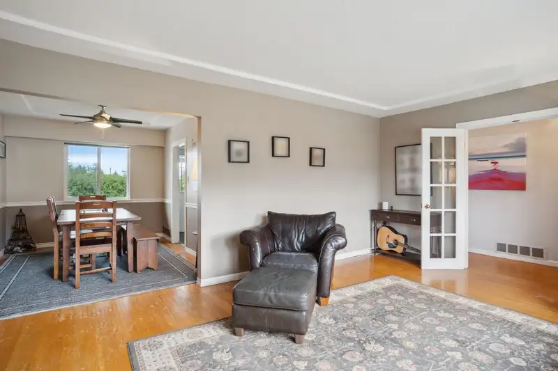 1950 REGAN AVENUE - photo 3 of 39