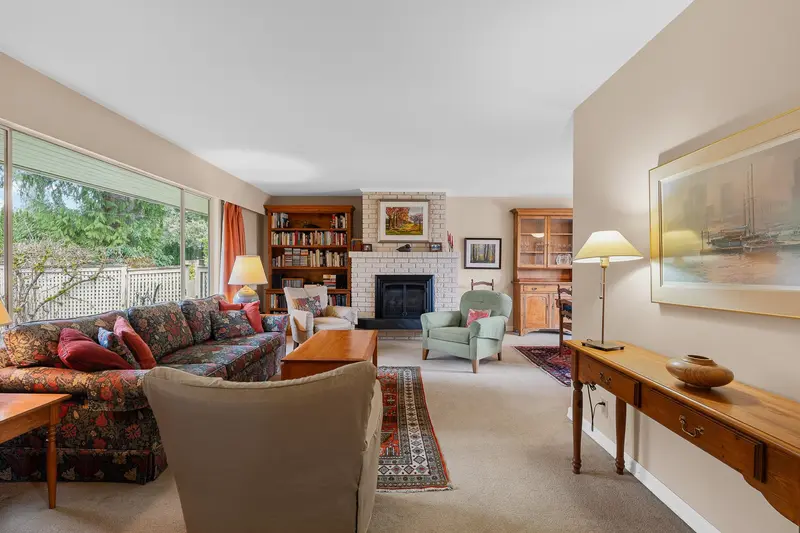 1970 GORDON AVENUE - photo 3 of 20