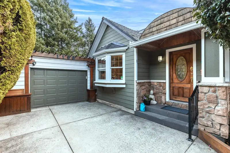 1196 HABGOOD STREET - photo 4 of 25