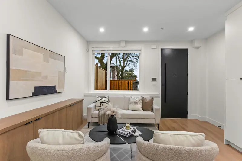 1 435 E 47TH AVENUE - photo 3 of 15