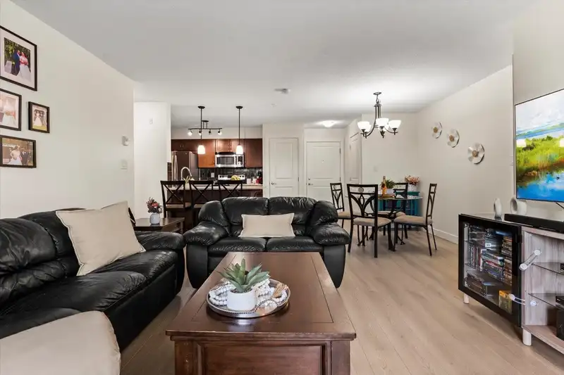 106 2038 SANDALWOOD CRESCENT - photo 4 of 29