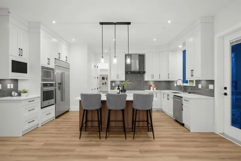 11018 243B STREET - photo 2 of 25