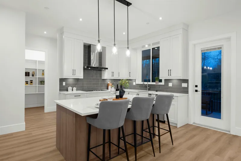 11018 243B STREET - photo 3 of 25