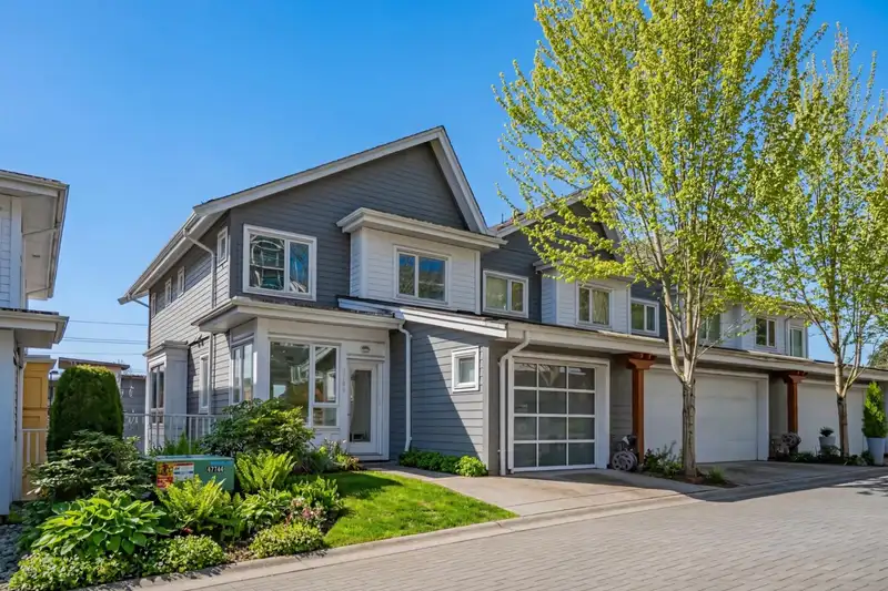 3107 E KENT AVENUE NORTH AVENUE - photo 1 of 40