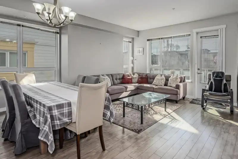 3107 E KENT AVENUE NORTH AVENUE - photo 3 of 40