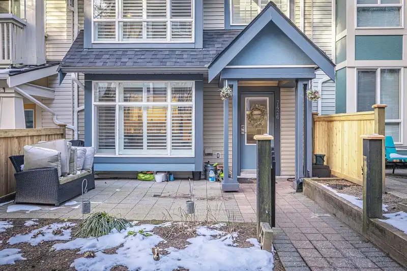7426 MAGNOLIA TERRACE - photo 2 of 25