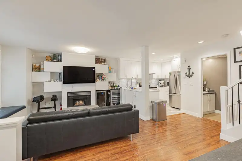 7426 MAGNOLIA TERRACE - photo 3 of 25