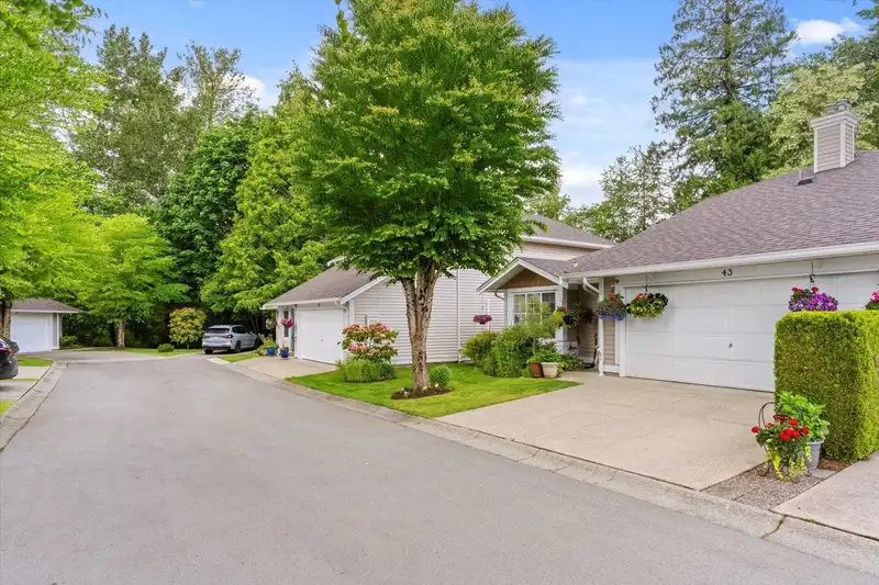 43 6885 184 STREET - photo 3 of 39