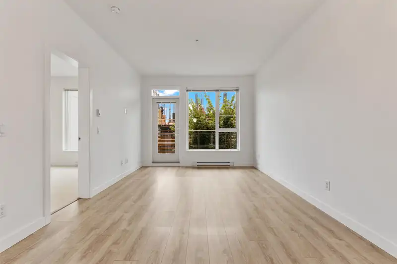 308 516 FOSTER AVENUE - photo 2 of 24