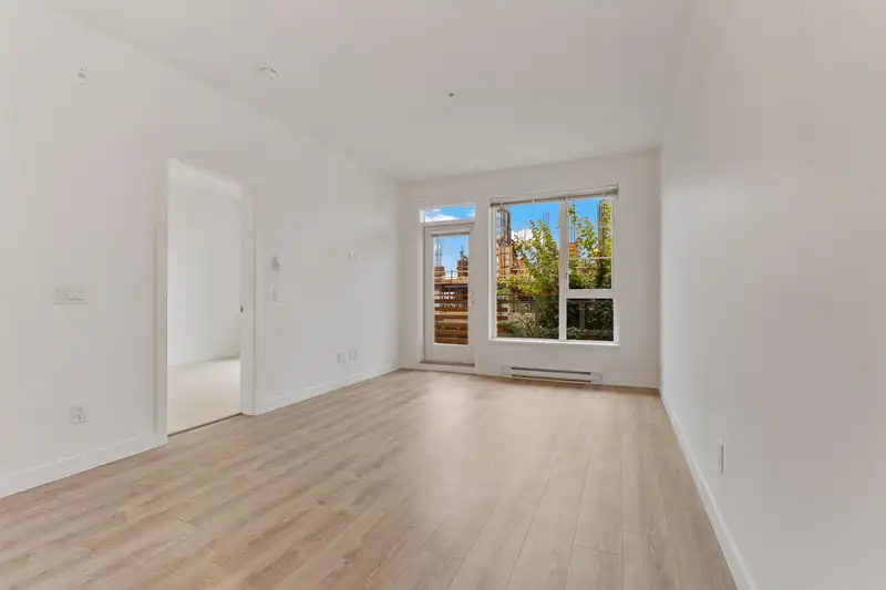 308 516 FOSTER AVENUE - photo 3 of 24