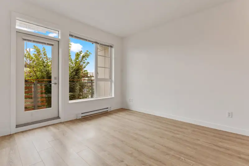 308 516 FOSTER AVENUE - photo 4 of 24