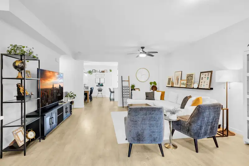 107 15111 EDMUND DRIVE - photo 4 of 31